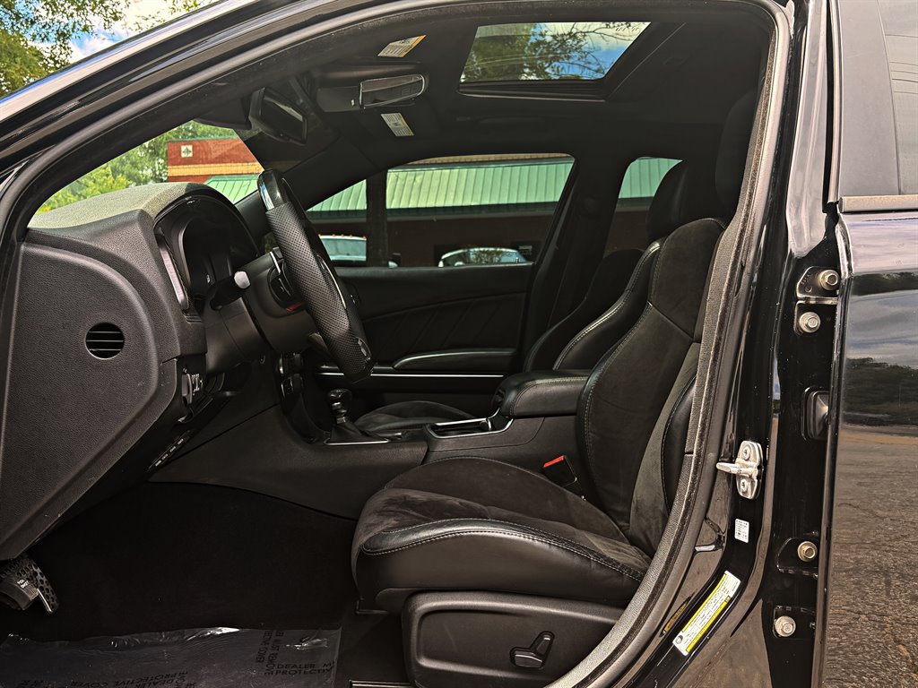 Used 2019 Dodge Charger Scat Pack w/ Dynamics Package RWD image 10