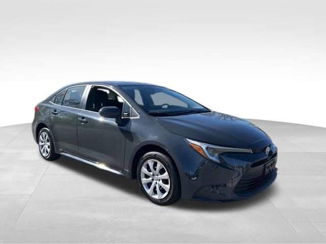 Used 2024 Toyota Corolla LE AWD/4WD image 7