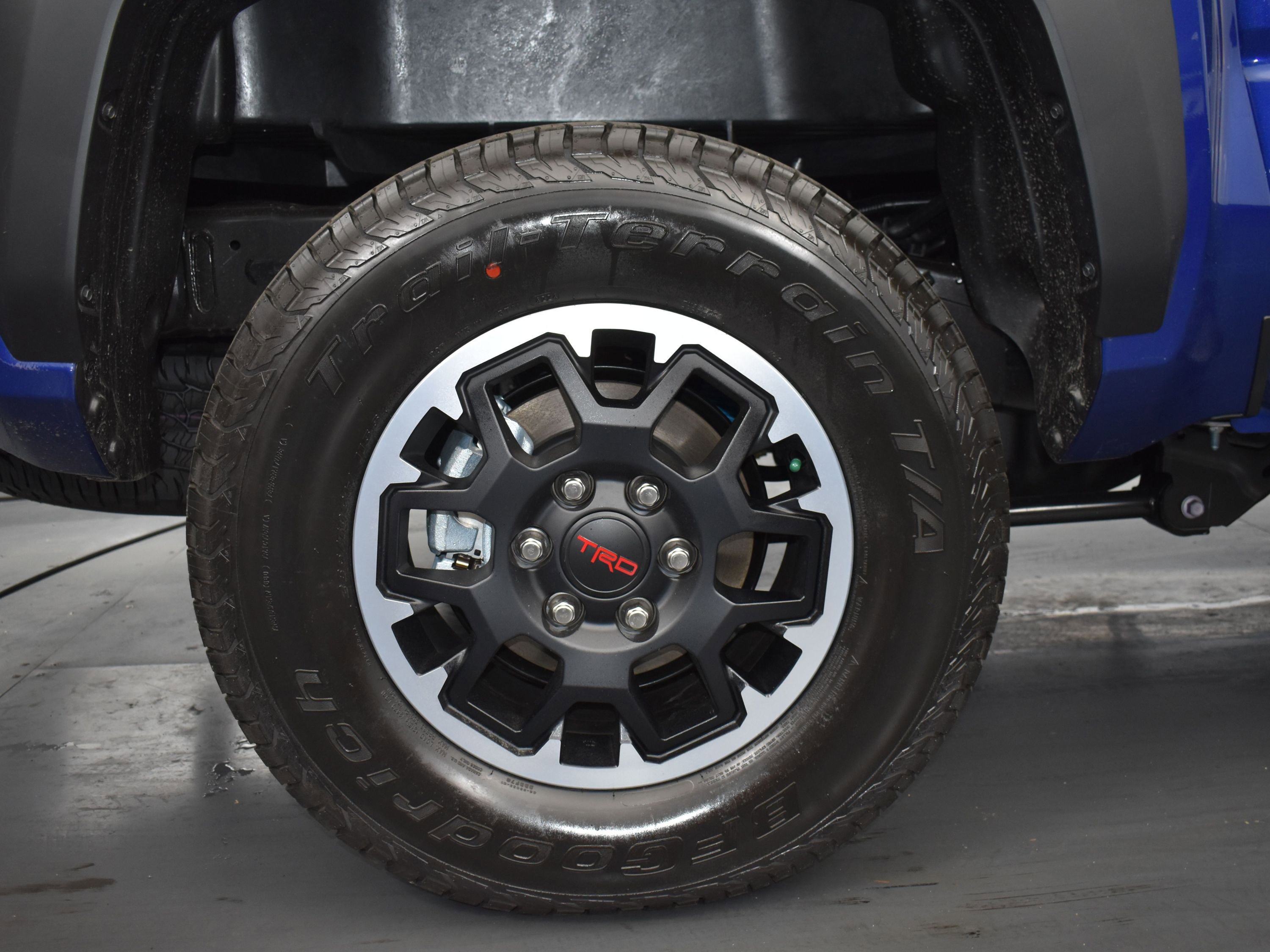 Used 2025 Toyota Tacoma TRD Off-Road image 9