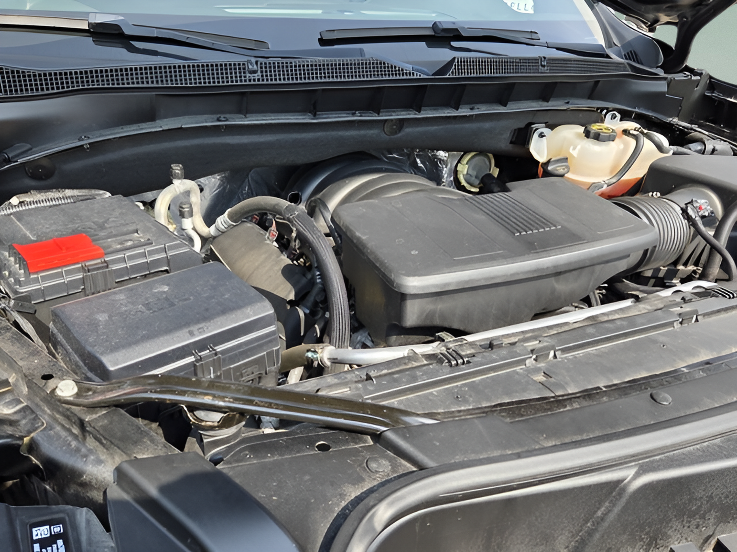 Certified 2024 Chevrolet Suburban LT RWD image 17