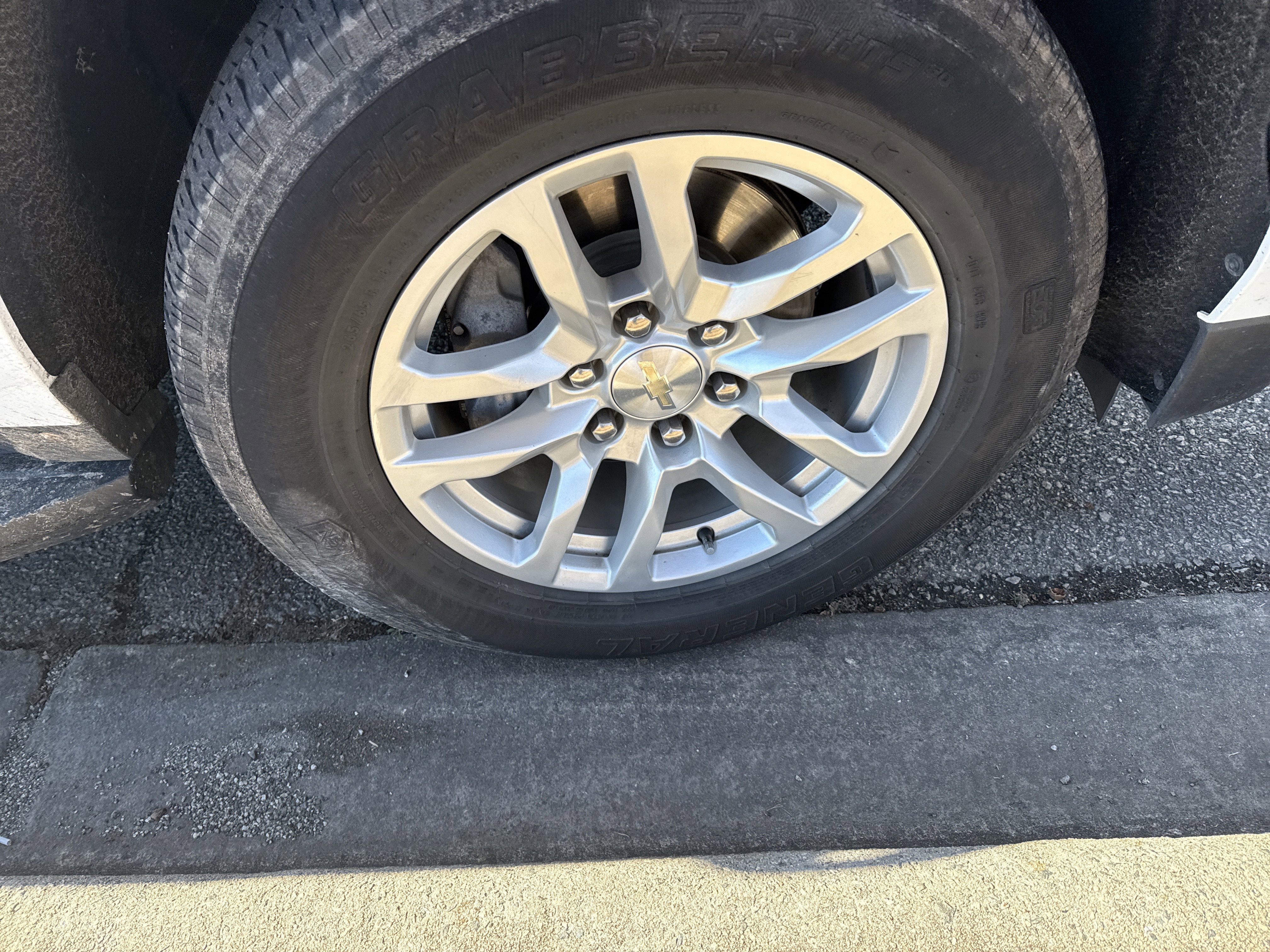 Used 2021 Chevrolet Suburban LT image 12