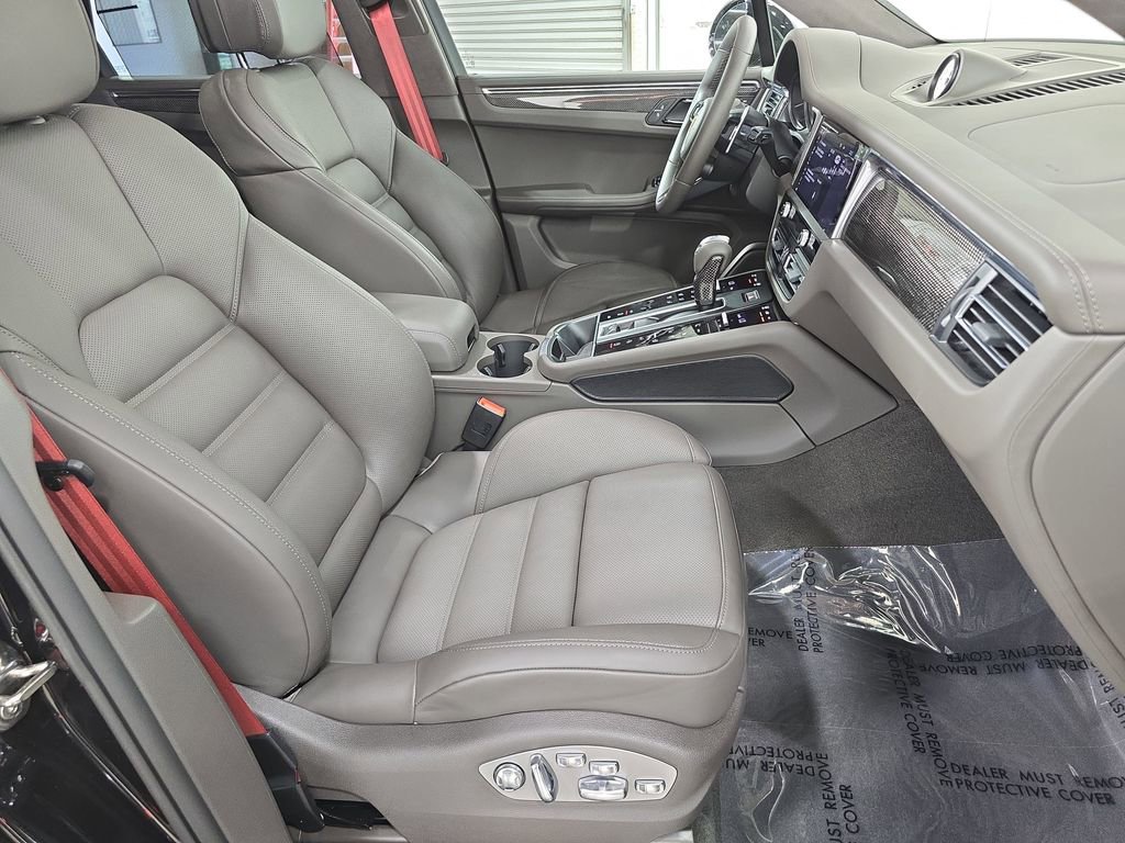 Certified 2025 Porsche Macan GTS image 27
