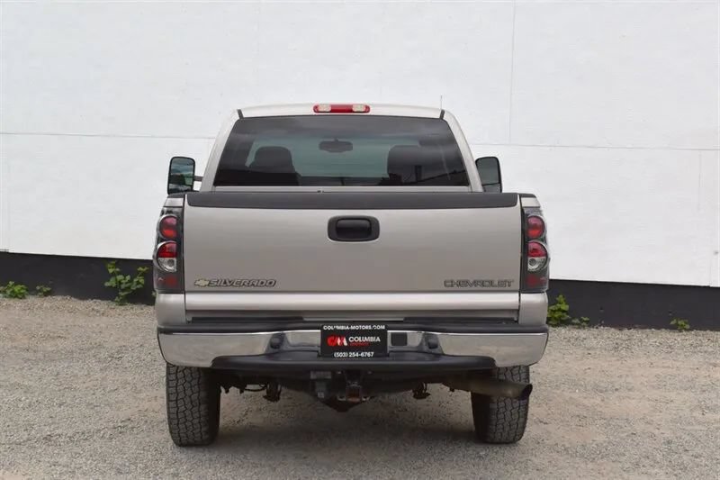 Used 2005 Chevrolet Silverado 2500 LT w/ Heavy-Duty Power Package AWD/4WD image 4