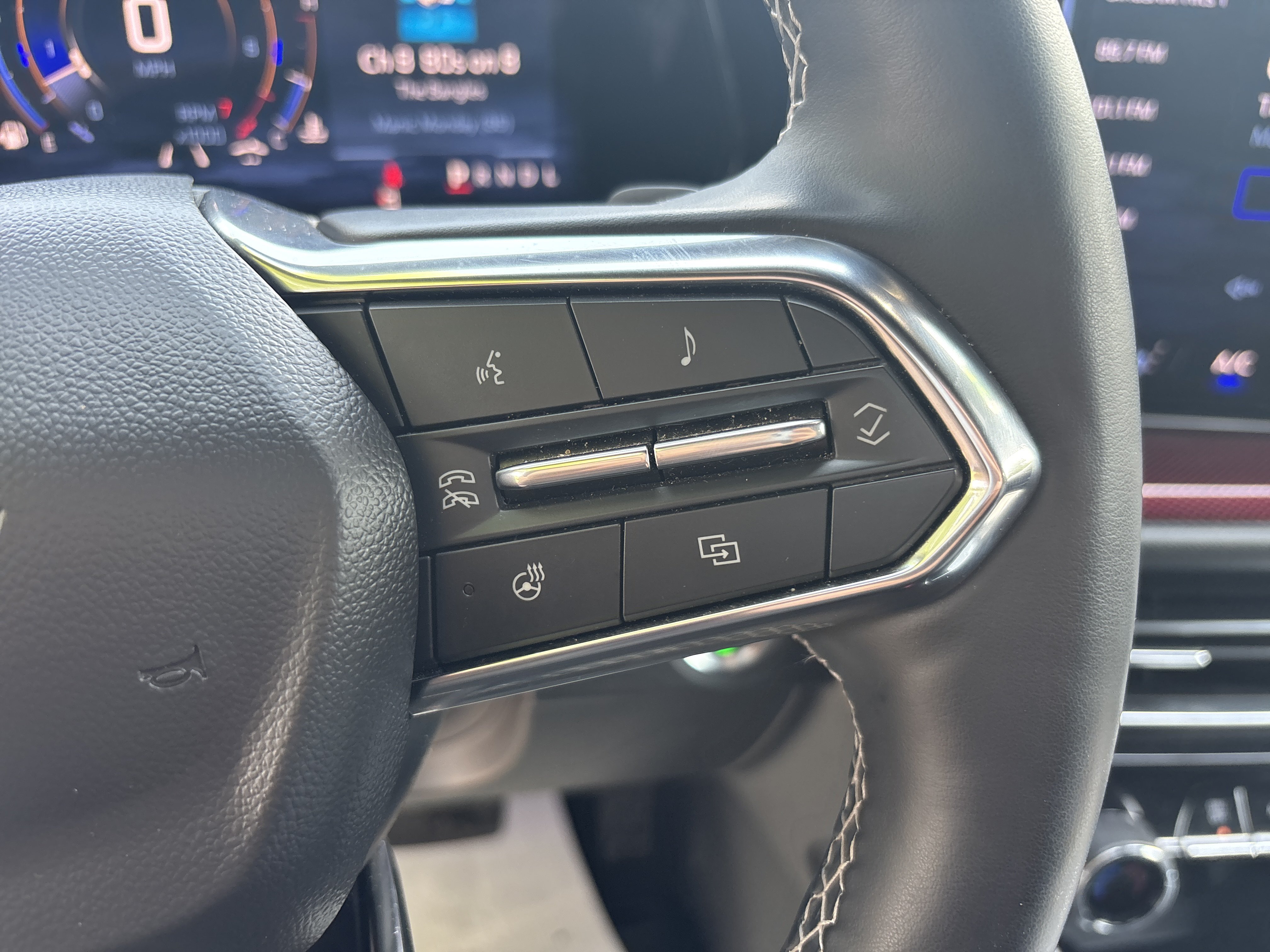 Used 2025 Chevrolet Traverse Z71 AWD/4WD image 21
