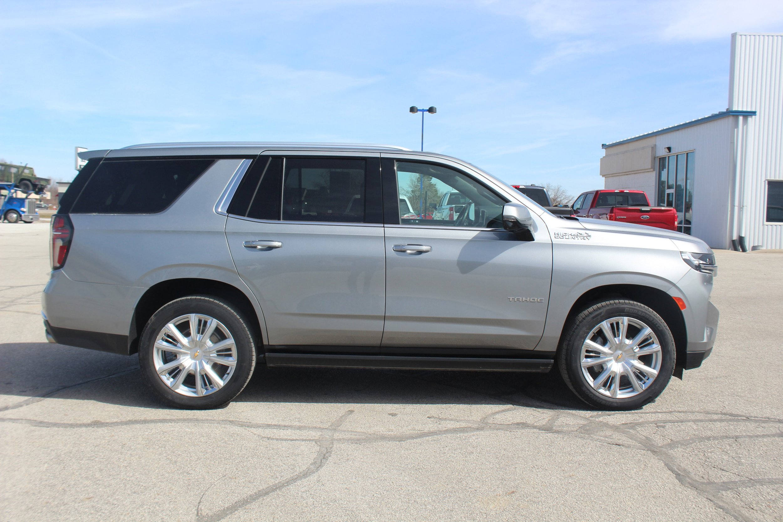 Used 2024 Chevrolet Tahoe High Country AWD/4WD image 4