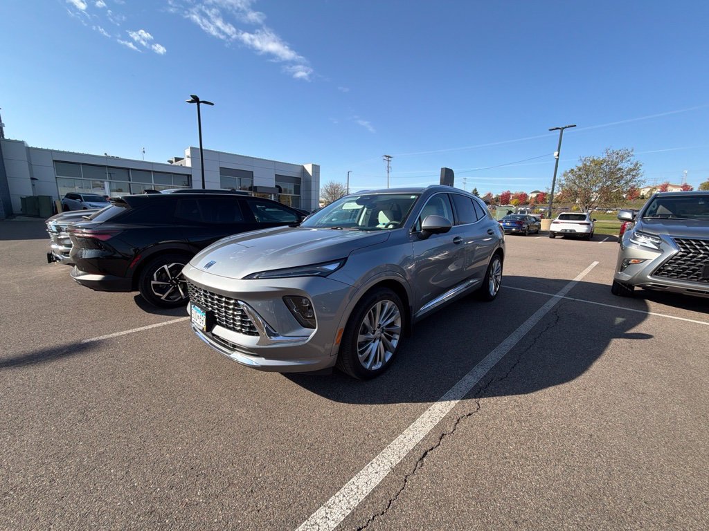 Used 2024 Buick Envision Avenir AWD/4WD image 3
