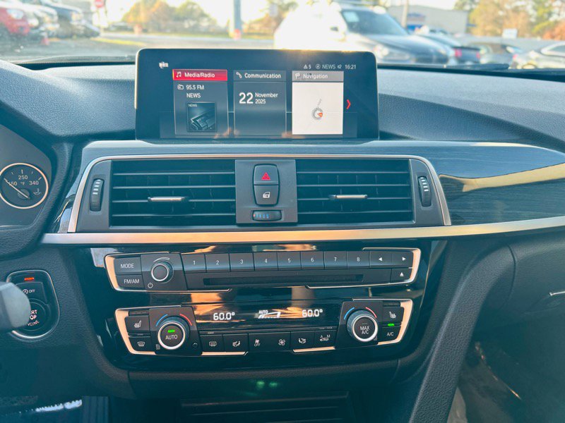 Used 2018 BMW 320i xDrive Sedan w/ Premium Package image 26