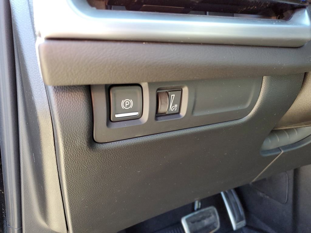 Used 2024 Cadillac XT4 Sport image 9