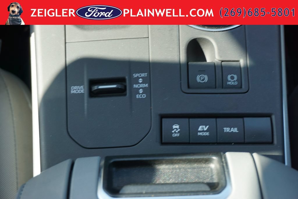 Used 2022 Toyota Highlander LE AWD/4WD image 24