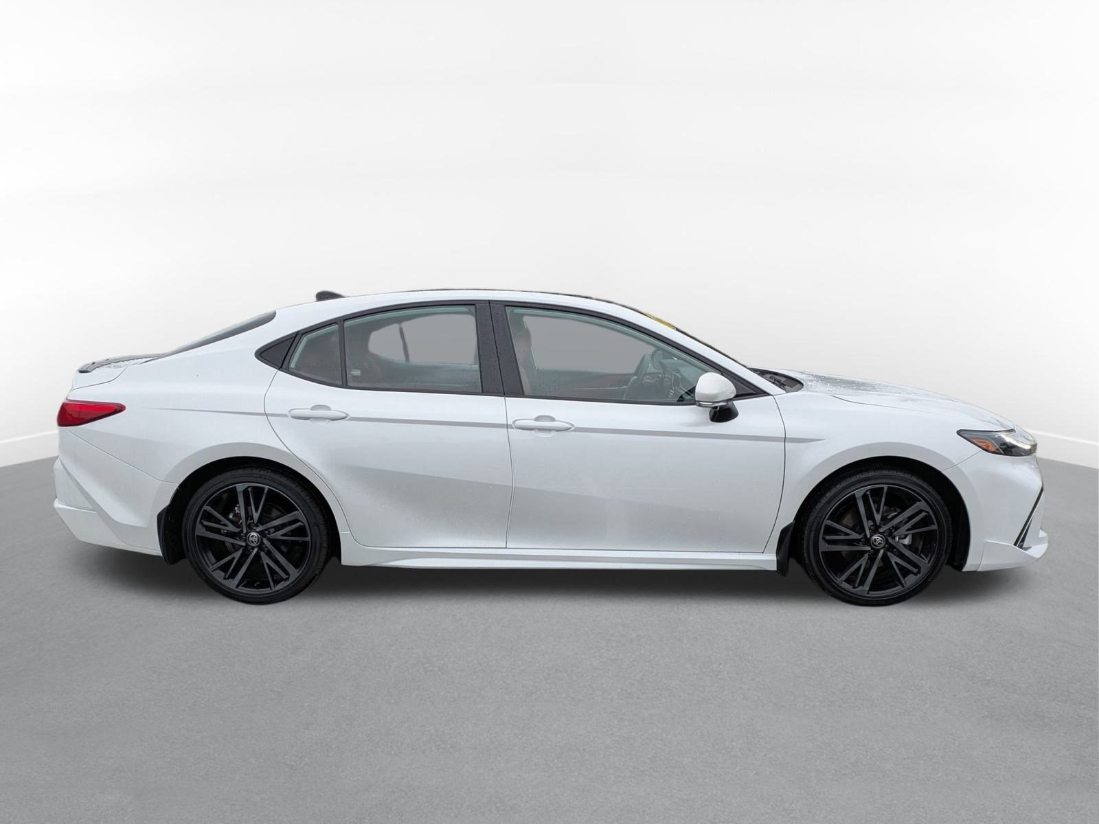 Used 2025 Toyota Camry XSE image 2