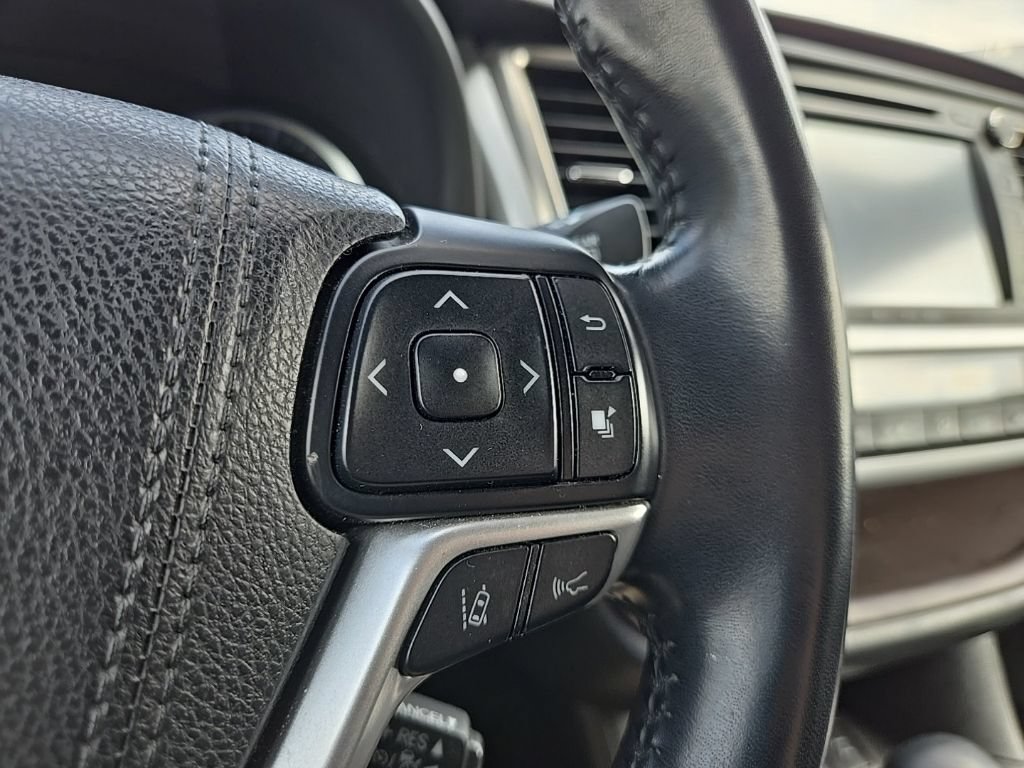 Used 2018 Toyota Highlander XLE w/ Protection Package #3 AWD/4WD image 18