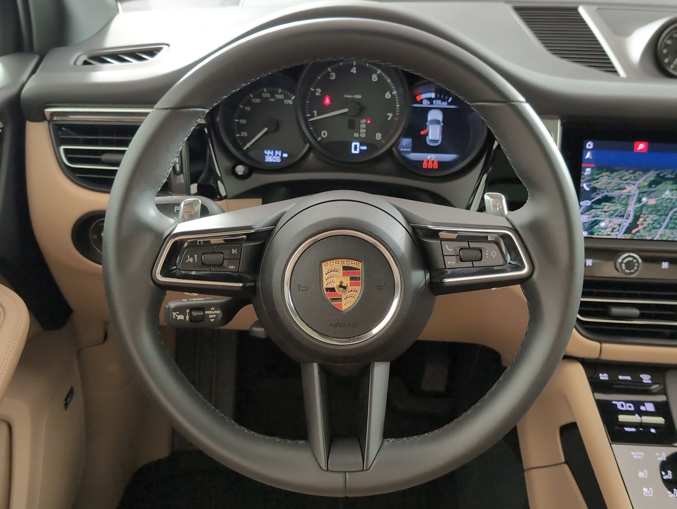 Used 2025 Porsche Macan image 21