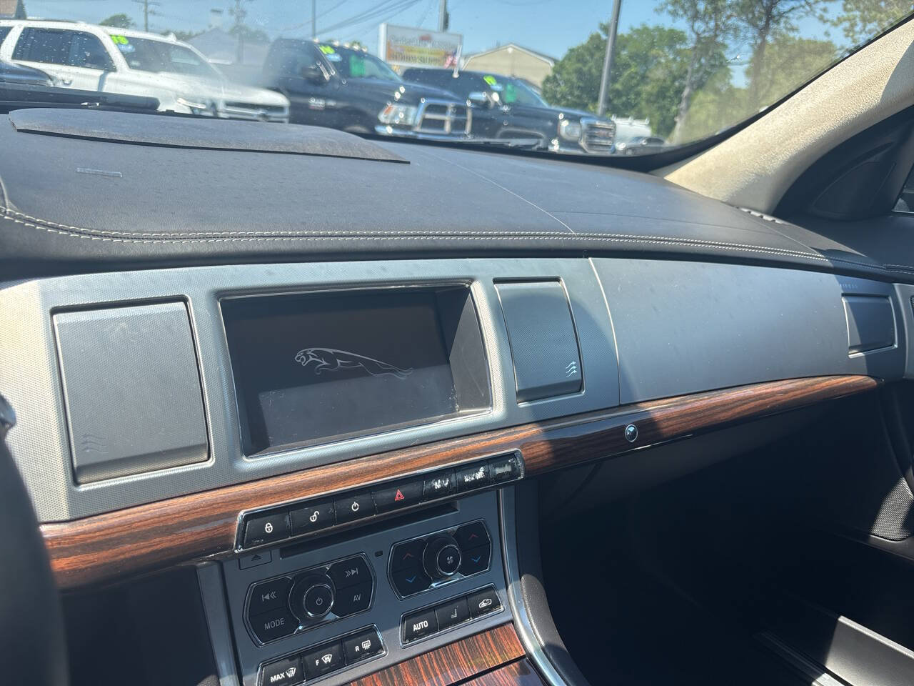 Used 2012 Jaguar XF Portfolio RWD image 23