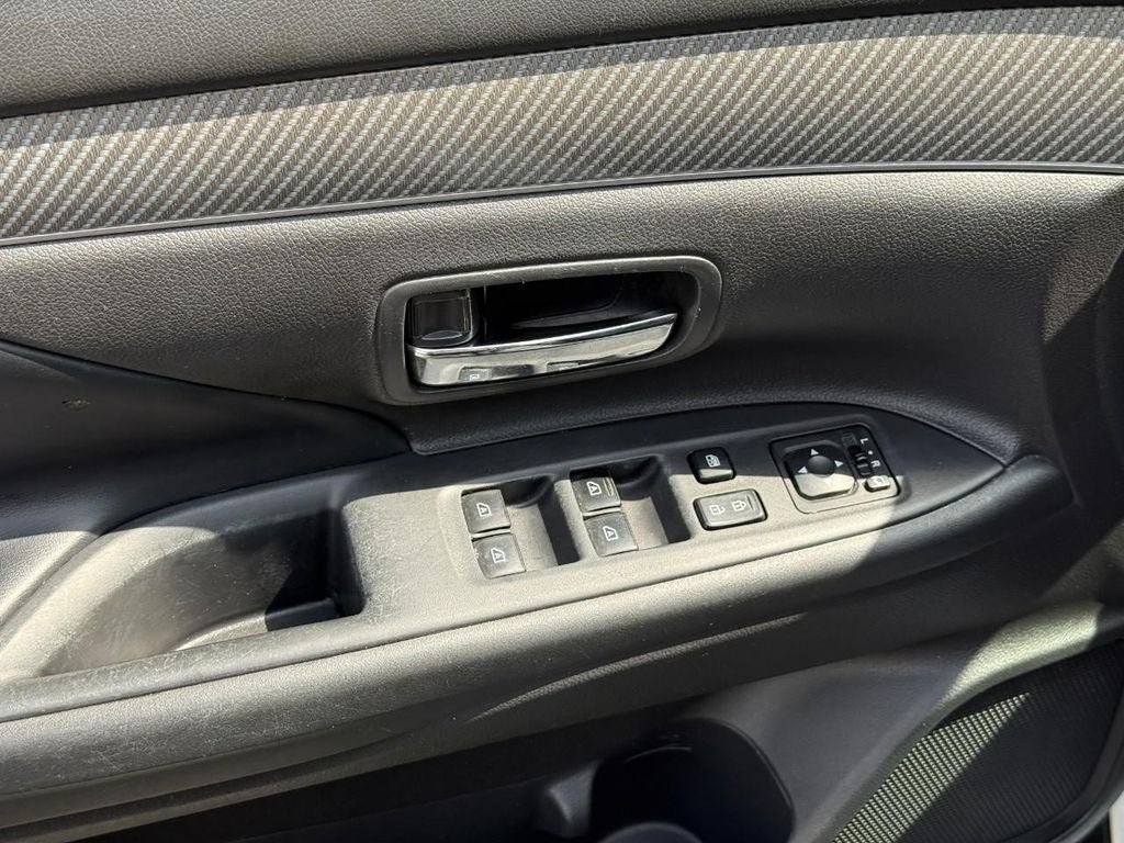 Used 2020 Mitsubishi Outlander ES AWD/4WD image 16
