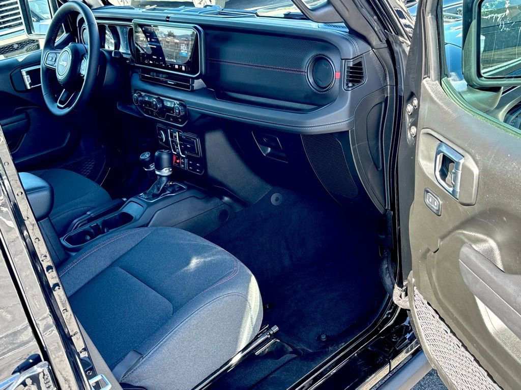 Used 2025 Jeep Wrangler Unlimited Rubicon image 28