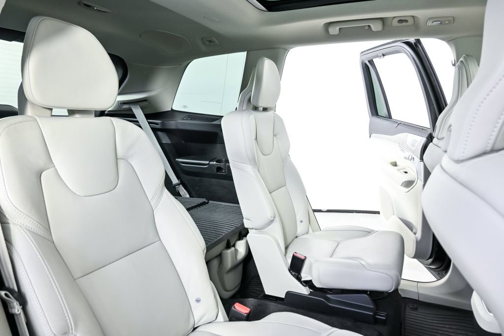 Certified 2024 Volvo XC90 B6 Ultimate w/ Protection Package image 24