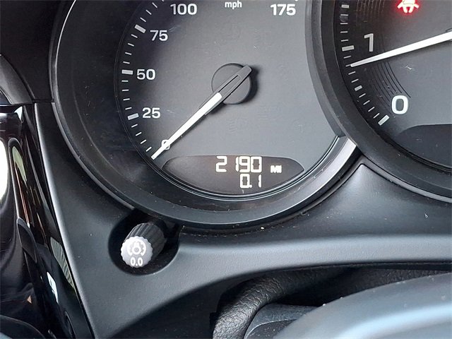 Used 2025 Porsche Macan image 26