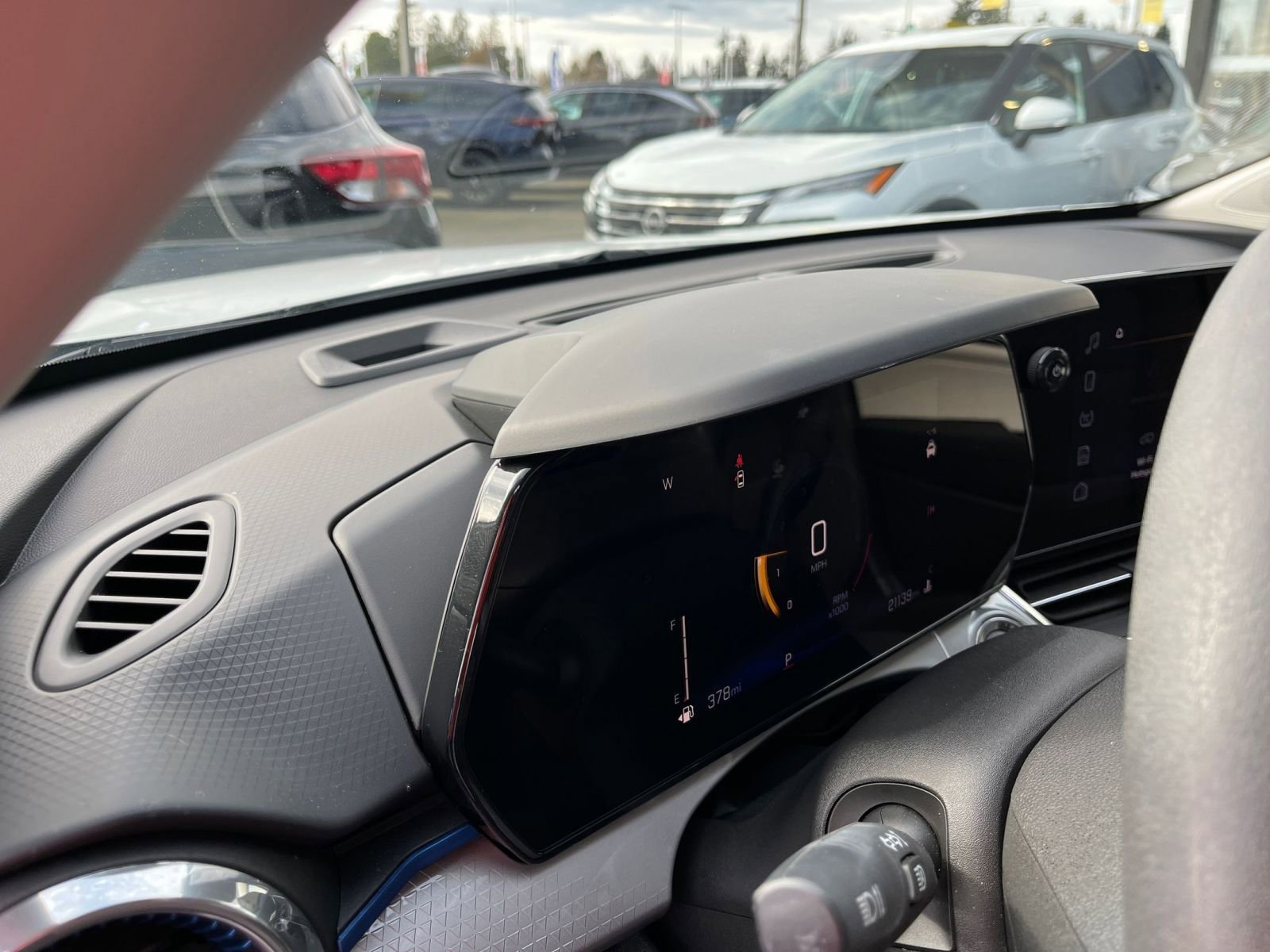 Used 2025 Chevrolet Trax LT FWD image 35