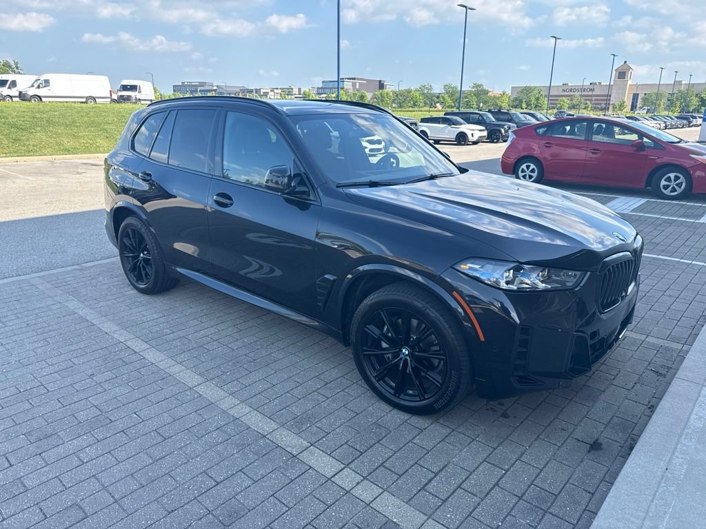 Used 2024 BMW X5 xDrive40i w/ M Sport Package AWD/4WD image 3