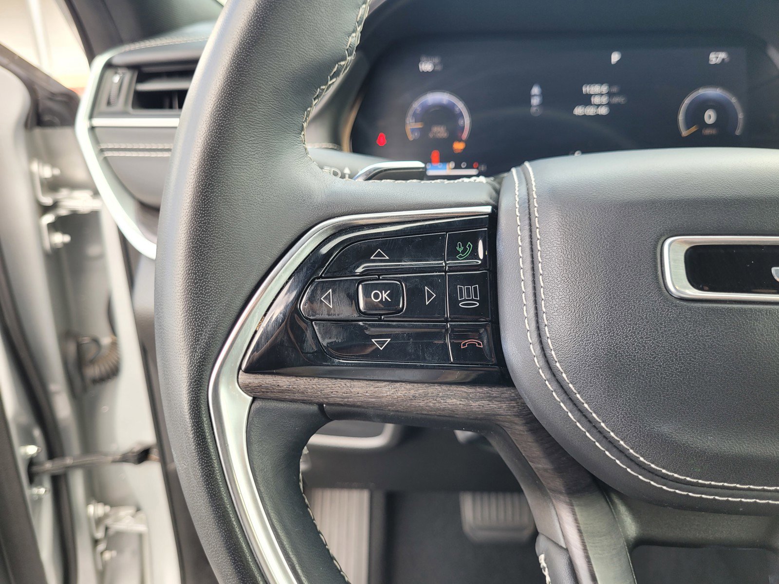 Used 2022 Jeep Grand Cherokee L Overland RWD image 22
