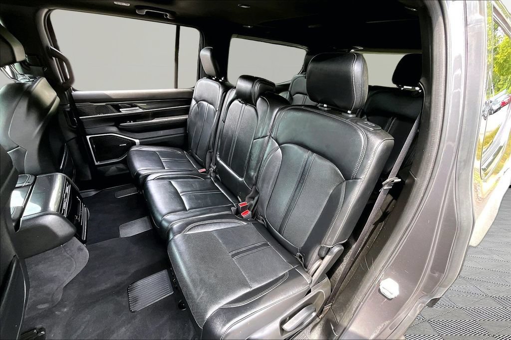 Used 2023 Jeep Wagoneer 4WD w/ Premium Group I image 18