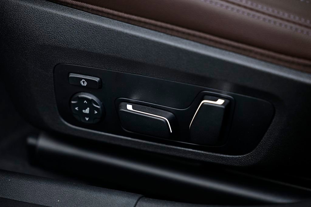 New 2026 BMW 330i Sedan w/ M Sport Package image 23