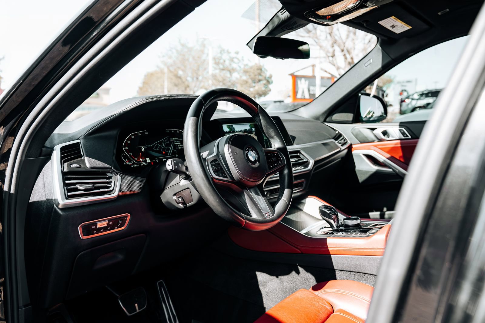 Used 2022 BMW X6 xDrive40i w/ M Sport Package image 22