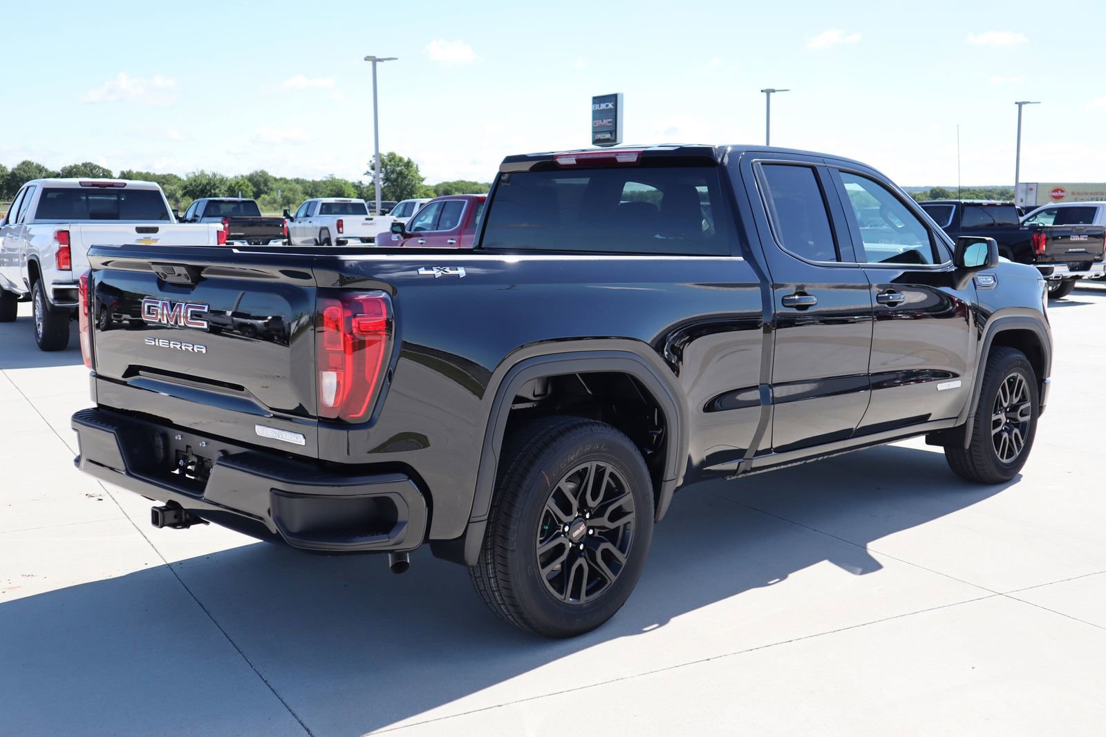 New 2025 GMC Sierra 1500 Elevation image 4