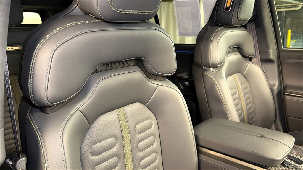 Used 2022 Rivian R1S Launch Edition image 12