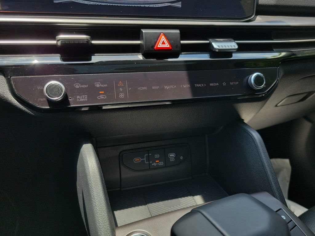 Certified 2026 Kia Sportage SX FWD image 30