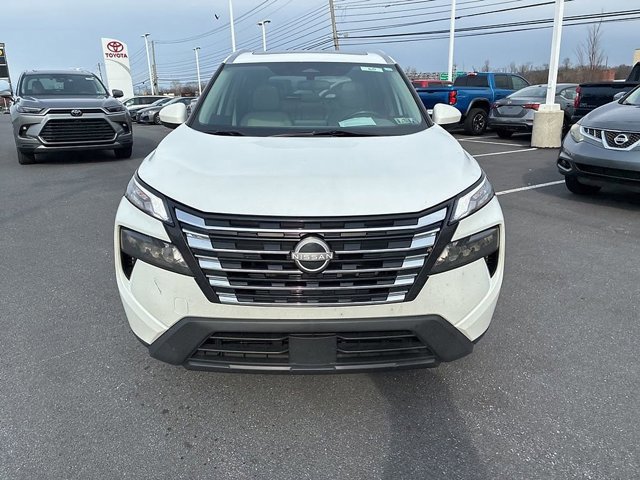 Used 2024 Nissan Rogue SV w/ SV Premium Package image 15