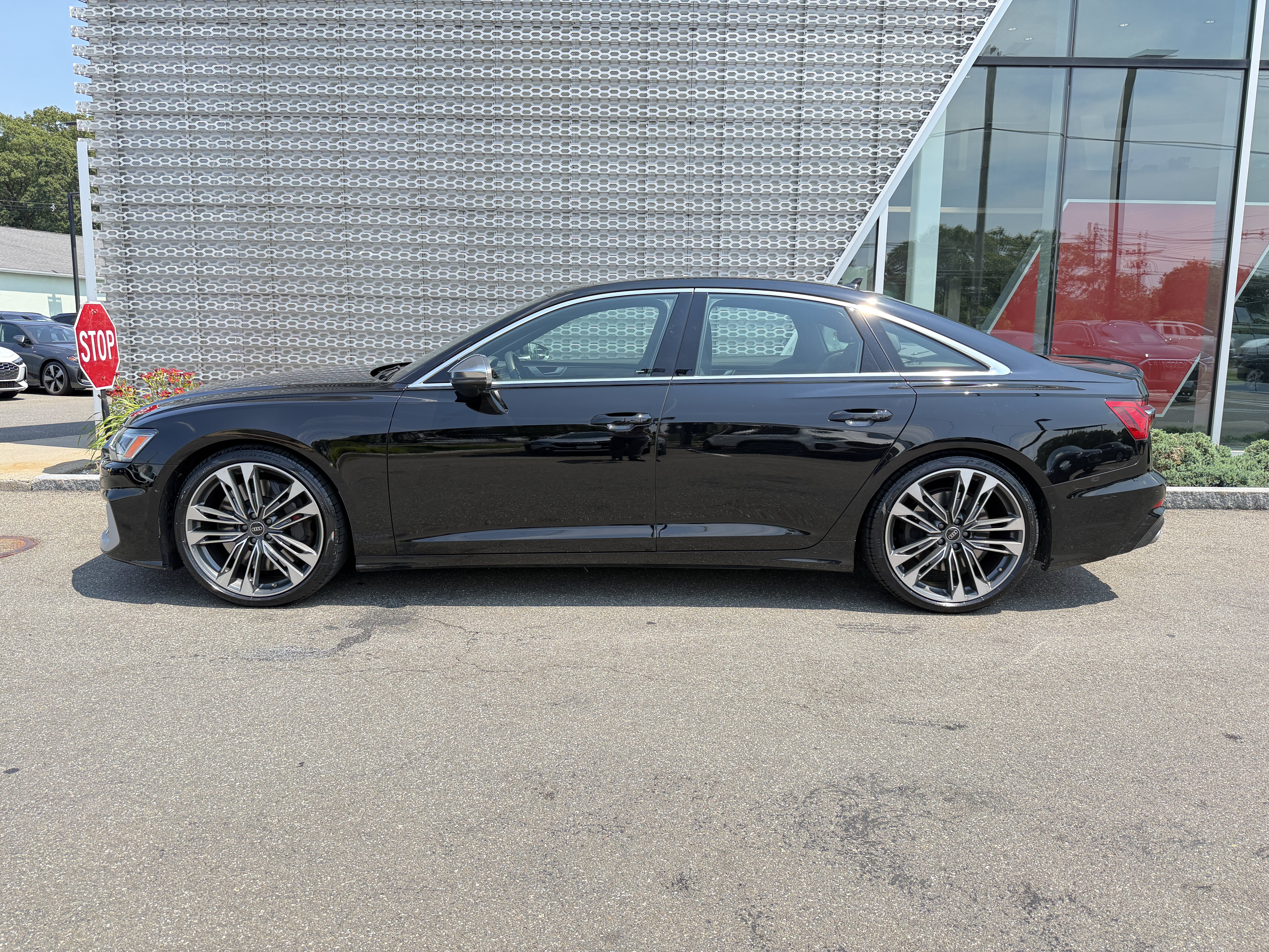 Certified 2024 Audi S6 Premium Plus w/ Premium Plus Package AWD/4WD image 2