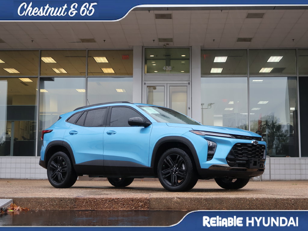 Used 2025 Chevrolet Trax ACTIV w/ Driver Confidence Package FWD image 2