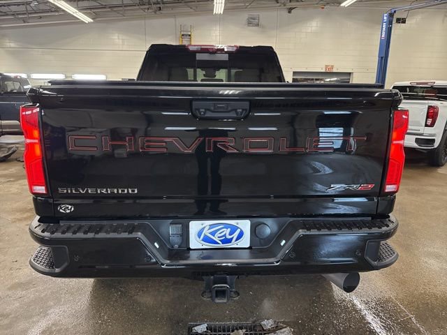 Used 2024 Chevrolet Silverado 2500 ZR2 w/ Technology Package image 5