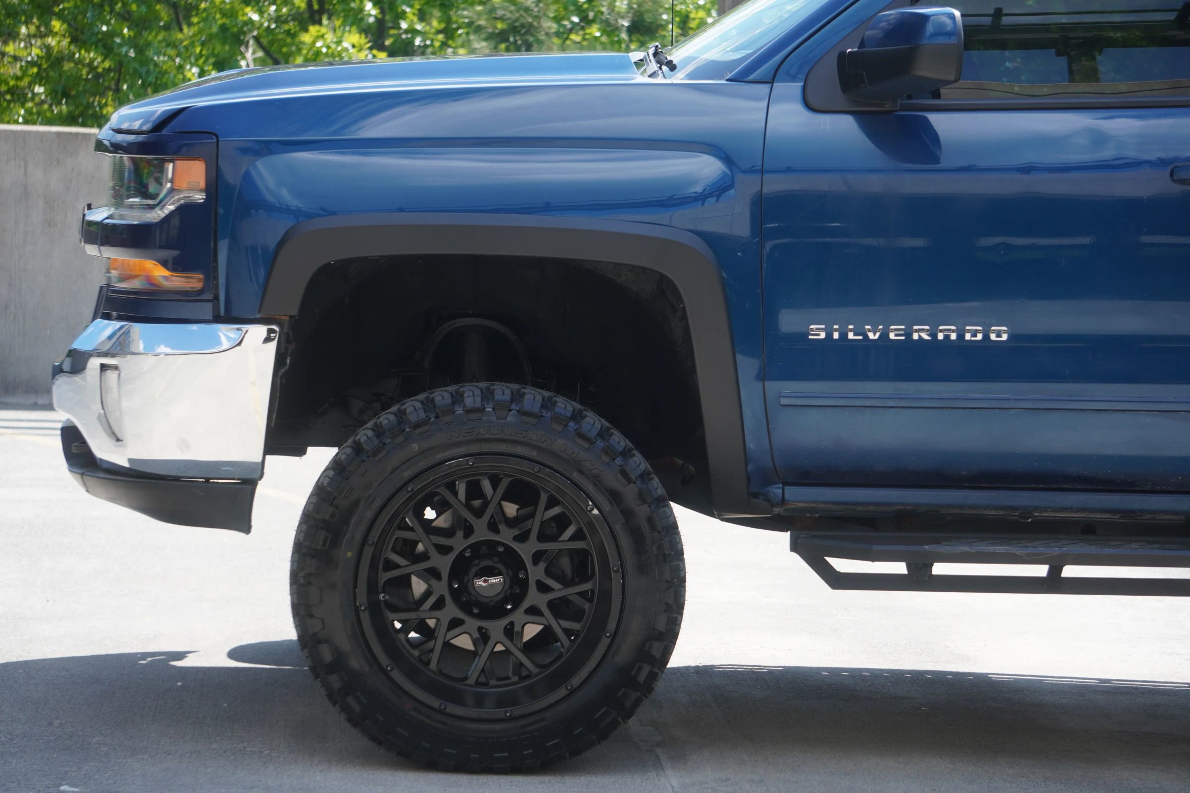 Used 2017 Chevrolet Silverado 1500 LT w/ All Star Edition AWD/4WD image 23