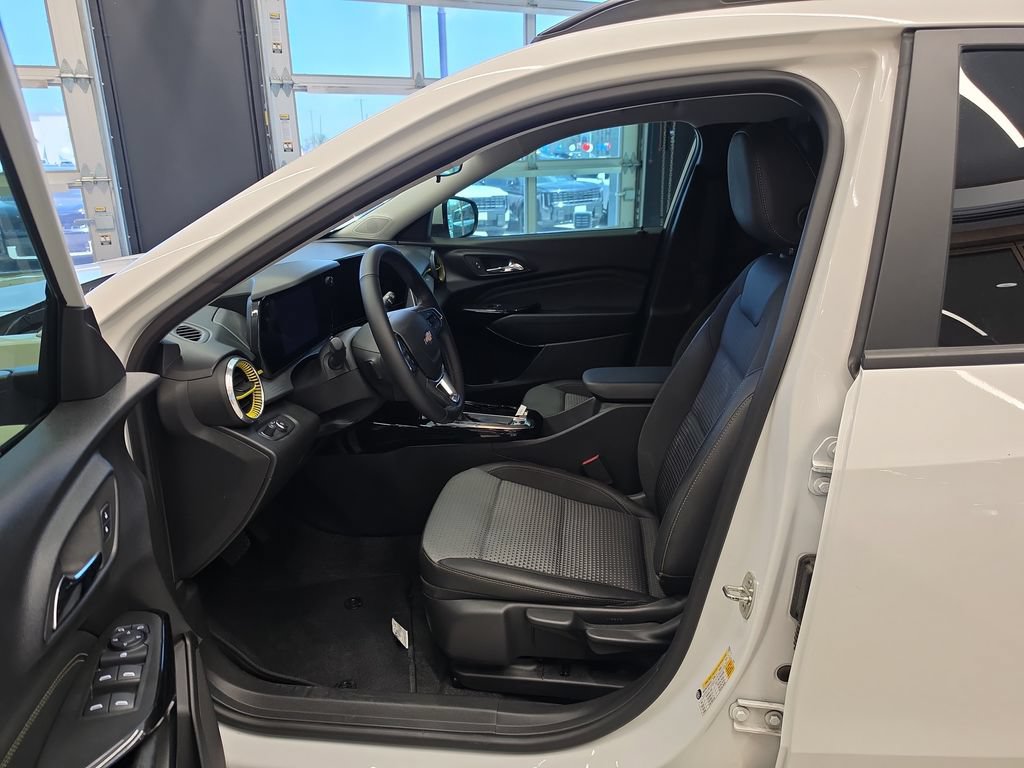 Used 2024 Chevrolet Trax LT w/ Driver Confidence Package FWD image 14
