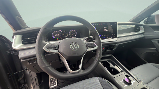 New 2026 Volkswagen Tiguan SE R-Line AWD/4WD image 13
