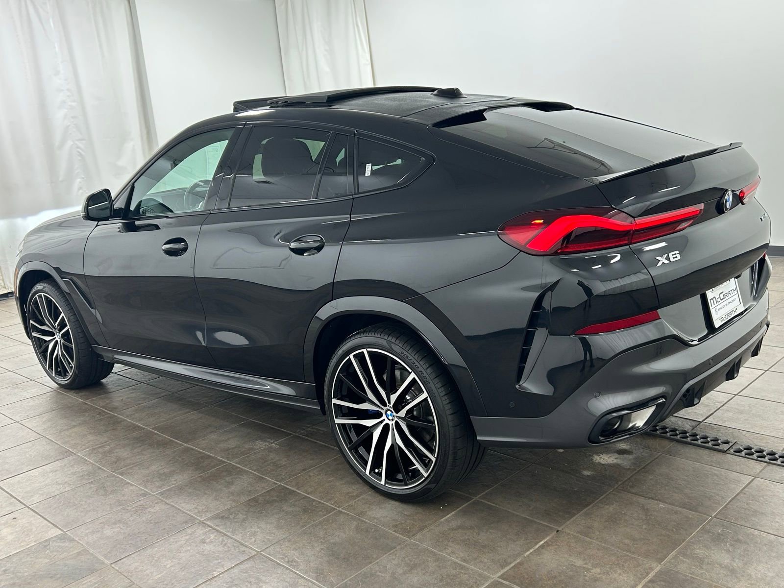 Used 2025 BMW X6 xDrive40i w/ Climate Comfort Package image 3