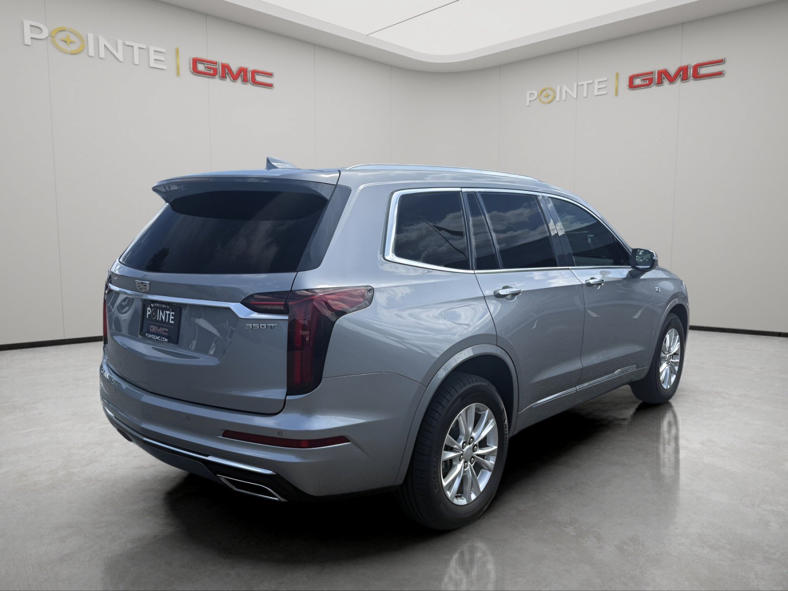 Used 2025 Cadillac XT6 Luxury w/ LPO, Floor Liner Package AWD/4WD image 3