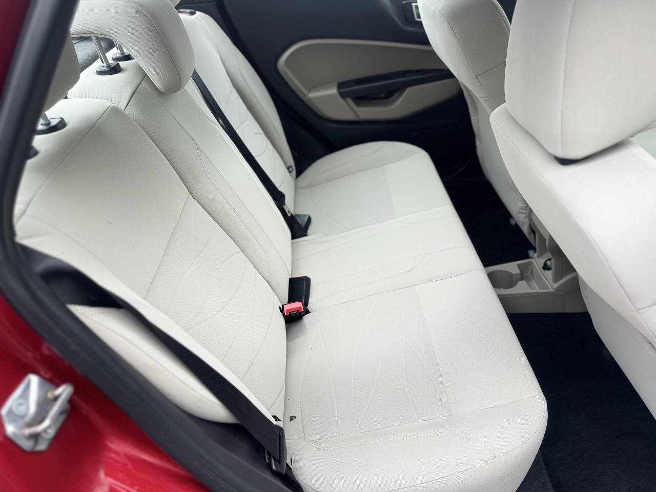 Used 2014 Ford Fiesta SE image 13