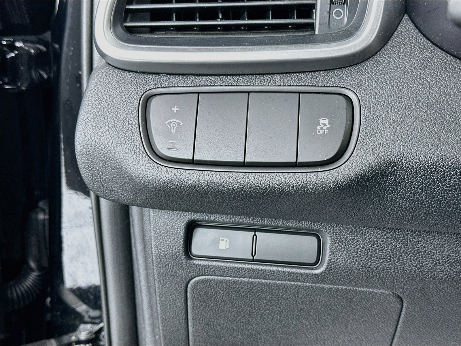 Used 2020 Kia Sorento L FWD image 12