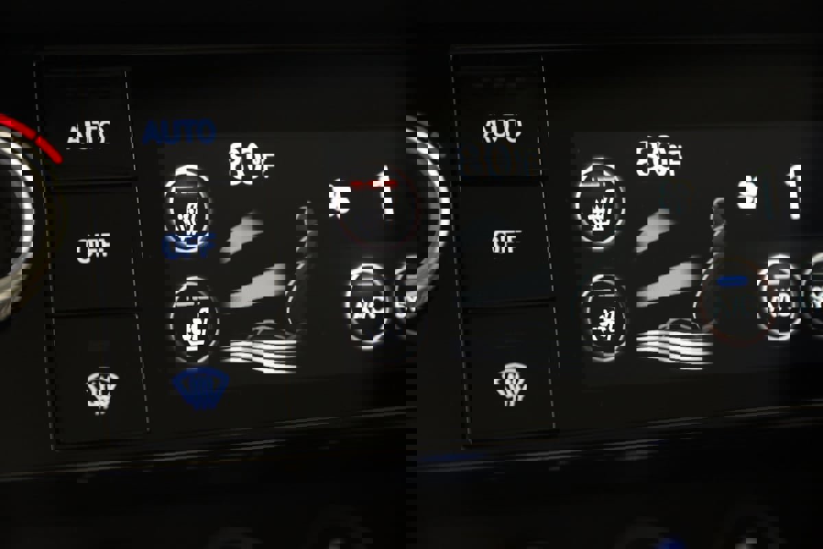 Used 2024 Genesis G70 3.3T Advanced image 8