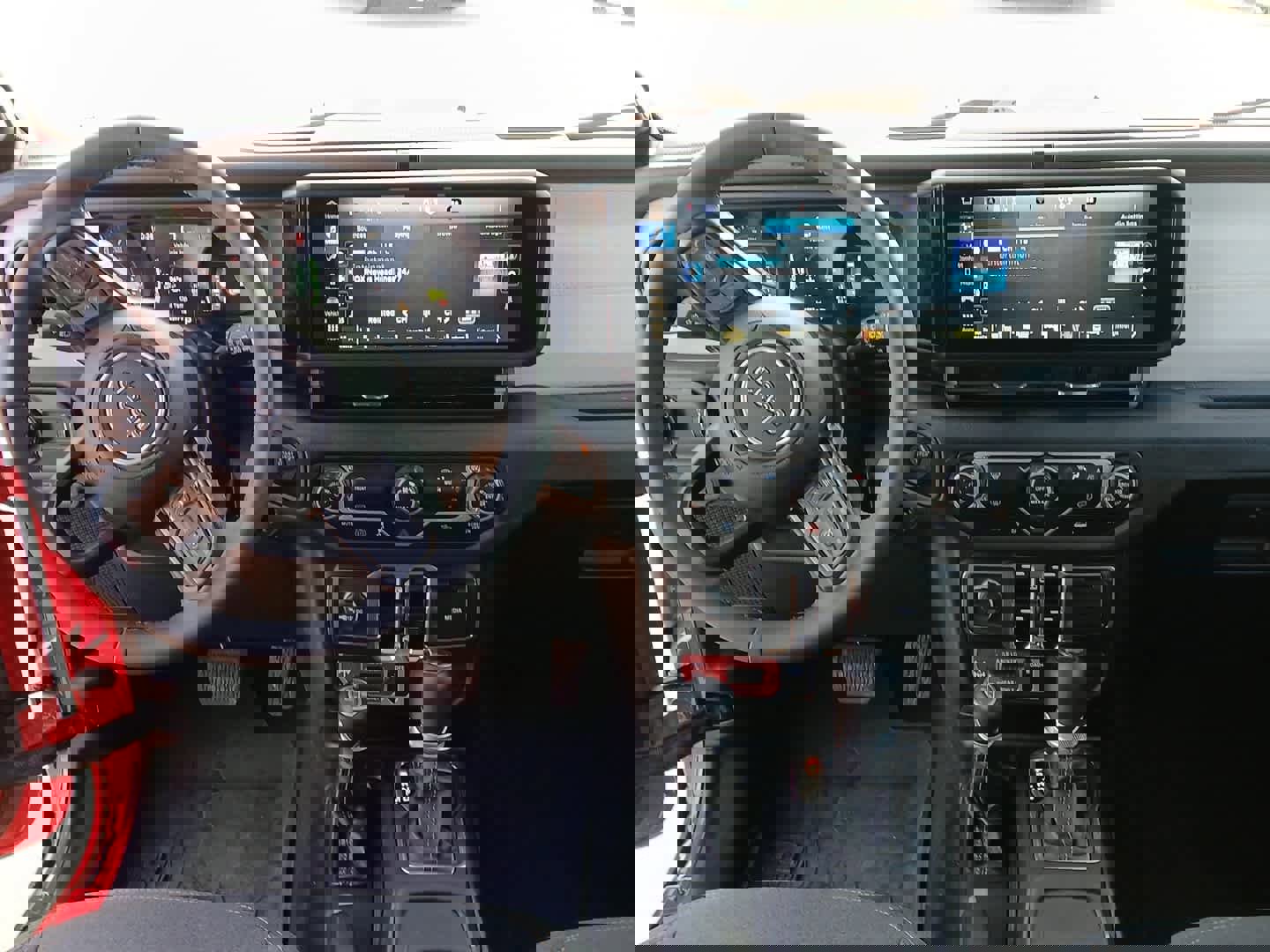 Used 2025 Jeep Wrangler Willys image 27