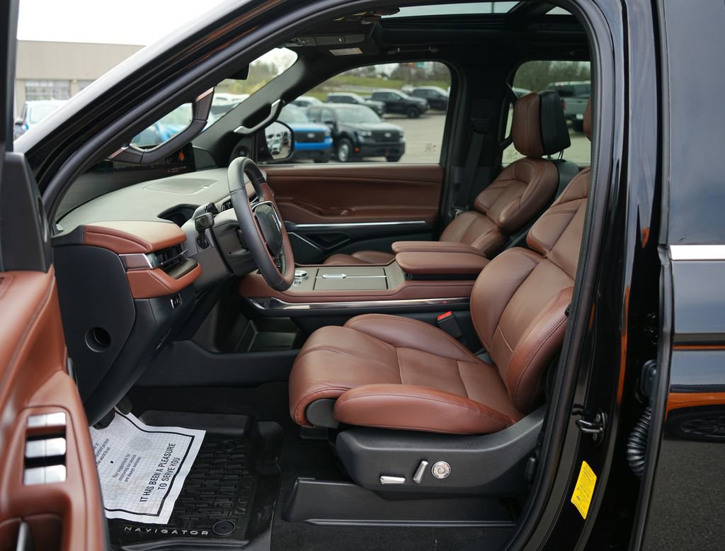 Used 2025 Lincoln Navigator Reserve AWD/4WD image 21