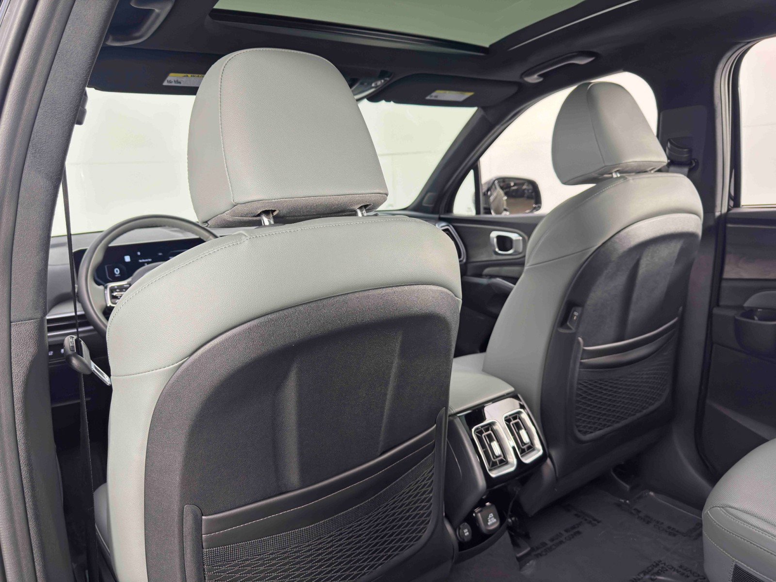 Used 2025 Kia Sorento SX Prestige w/ Sage Leather Package image 38