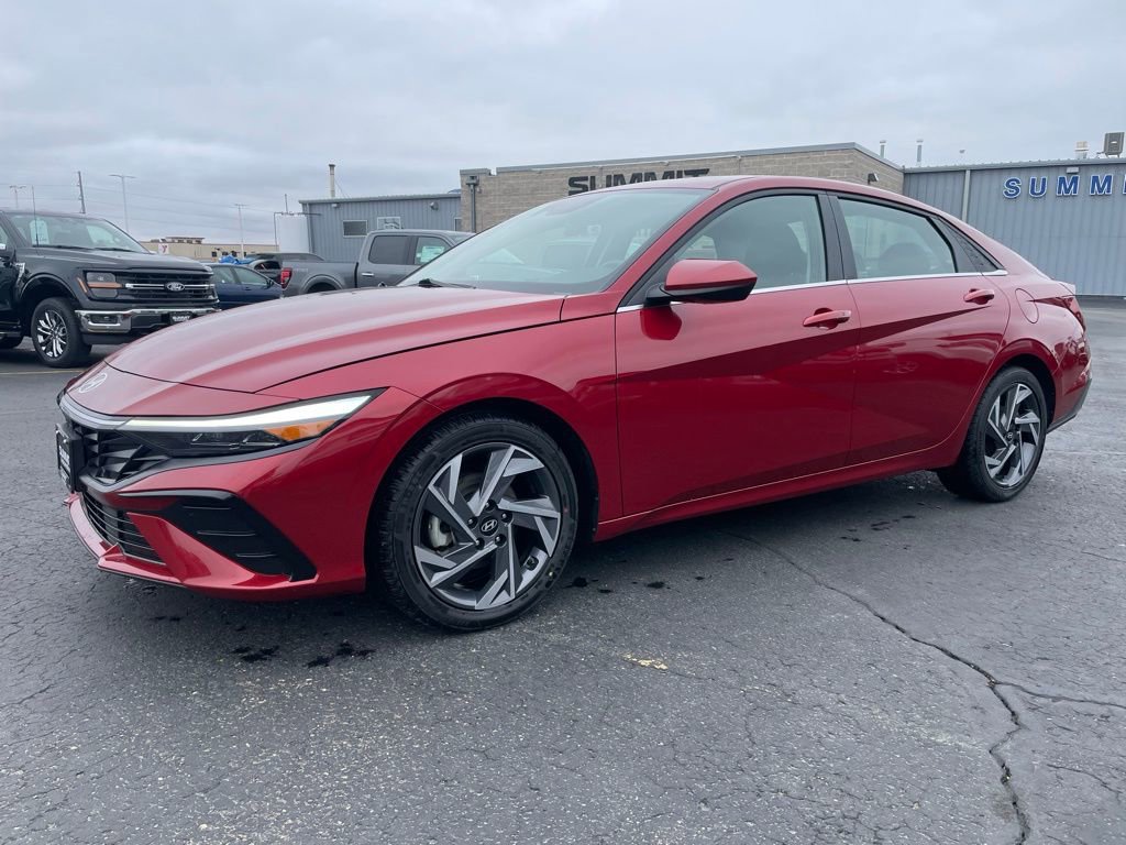 Used 2025 Hyundai Elantra SEL FWD image 6