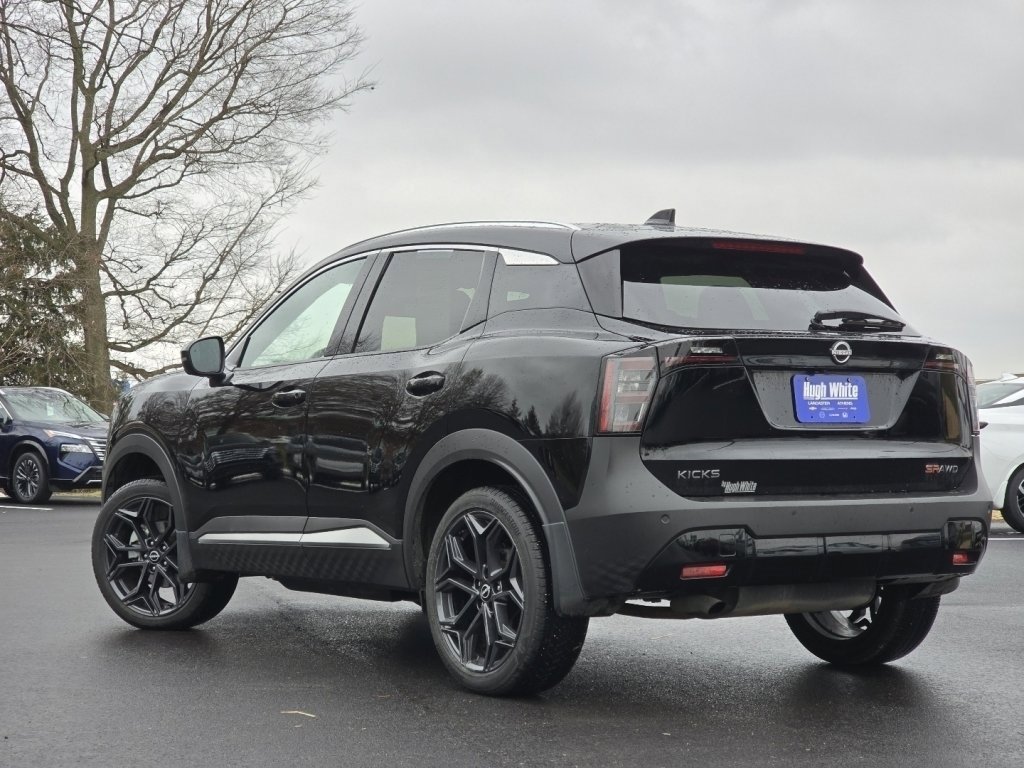 Used 2025 Nissan Kicks SR image 9