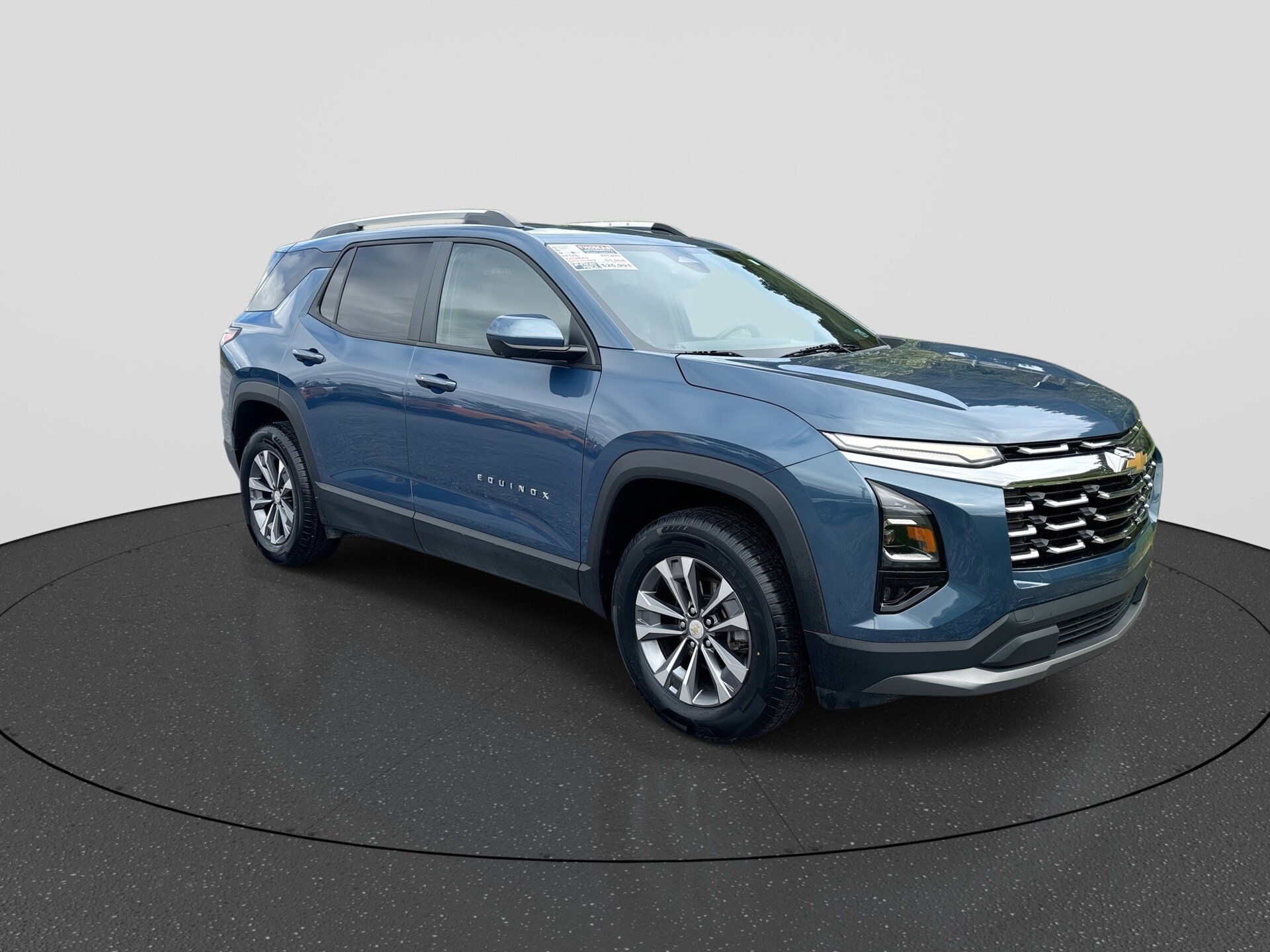 Used 2025 Chevrolet Equinox LT w/ Convenience Package II AWD/4WD image 2