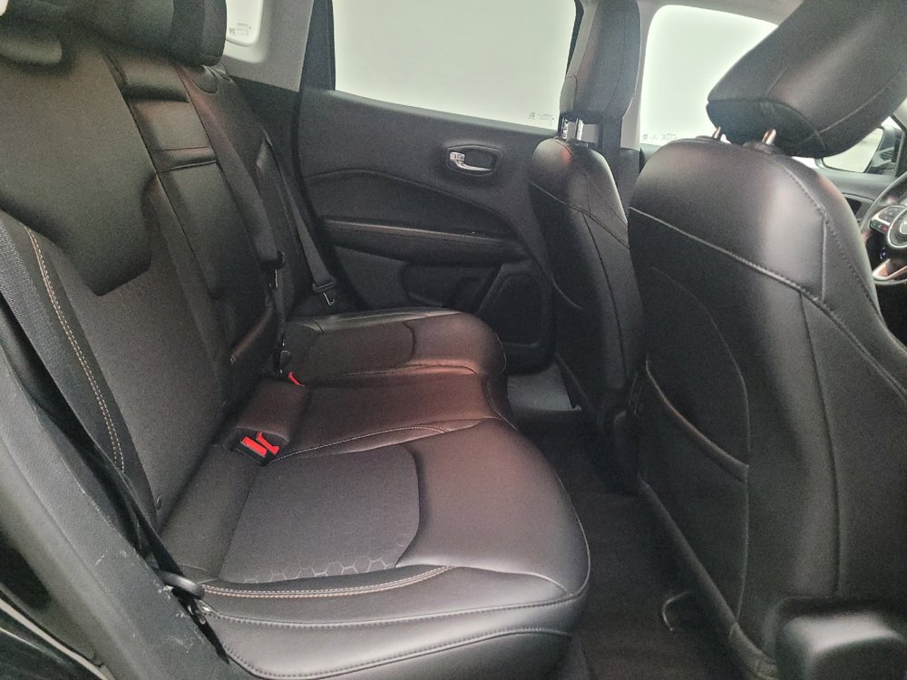 Used 2018 Jeep Compass Latitude w/ Popular Equipment Group FWD image 19