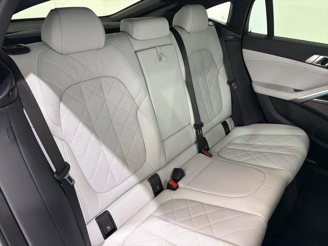 Used 2023 BMW X6 xDrive40i w/ Climate Comfort Package AWD/4WD image 22